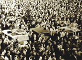 
				1949 Traberhof Rosenheimben: naponta mintegy 30 000 ember			